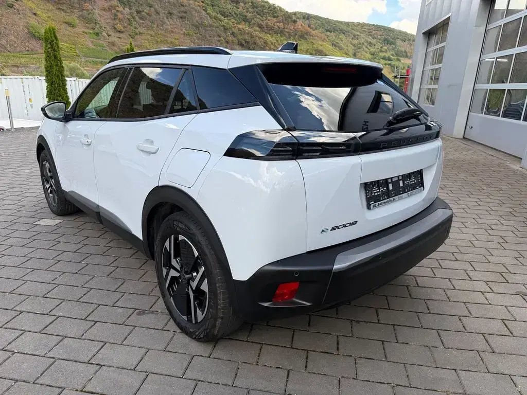 Gebraucht Peugeot e-2008 Allure 114 kW (156 PS) 2025 Weiß SUV