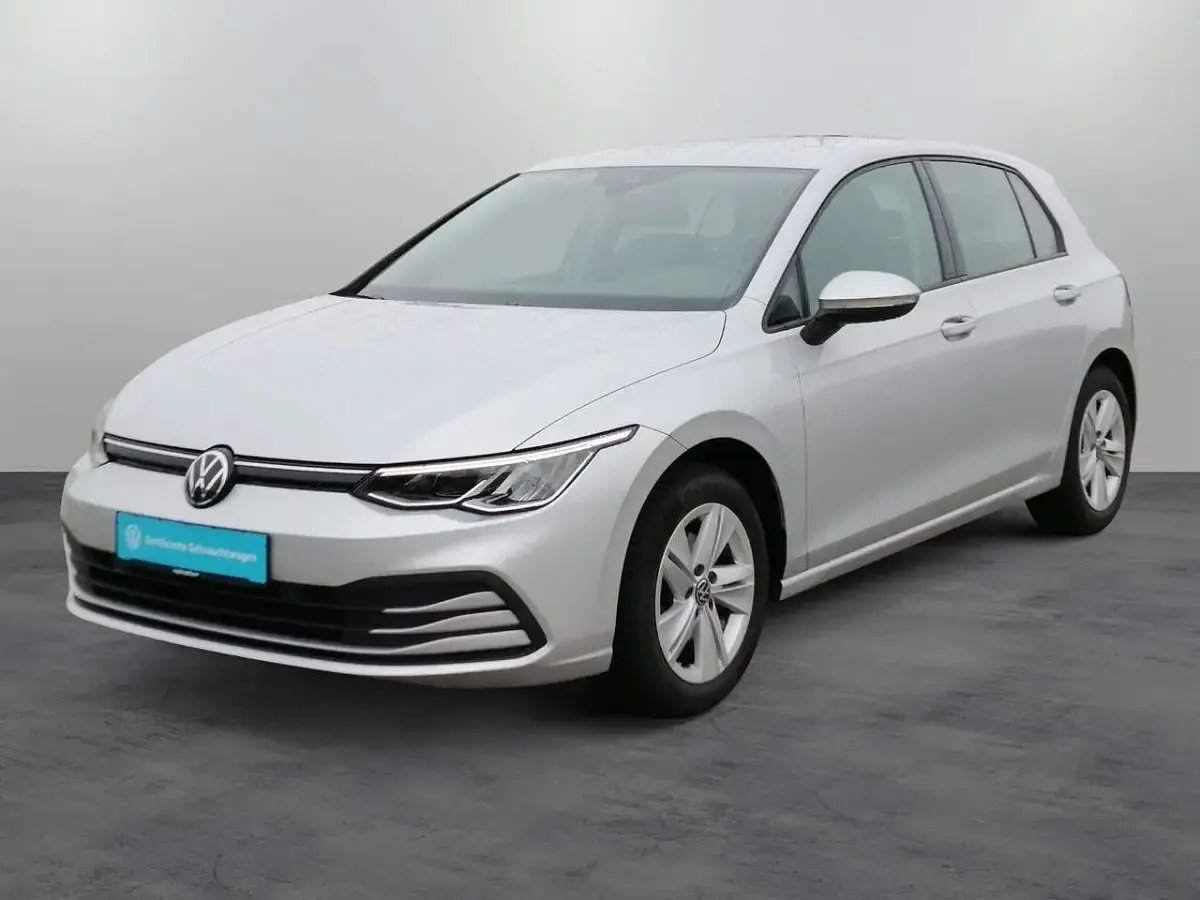 Gebraucht VW Golf VIII Life 131 PS (96 kW) 2022 Reflexsilber metallic Limousine