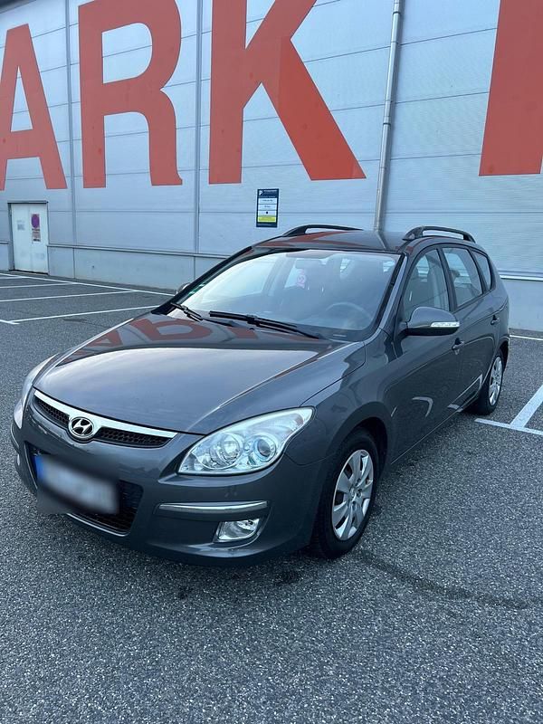 Andere farben Gebraucht 2009 Hyundai i30 Kombi | 2.200 € (Guter Preis) - Bild 1/4