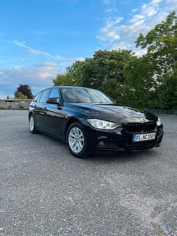 Schwarz Gebraucht 2013 BMW 320 Kombi | 6.700 € (Fairer Preis) - Bild 1/4