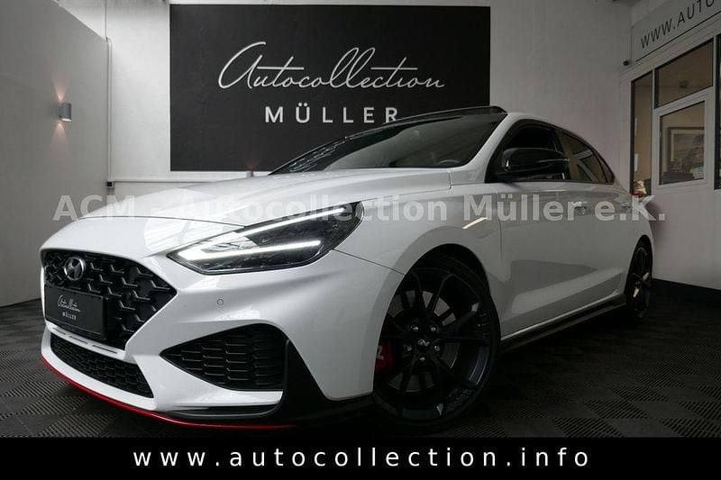 Weiß Gebraucht 2023 Hyundai i30 Limousine | 25.497 € (Guter Preis) - Bild 1/4