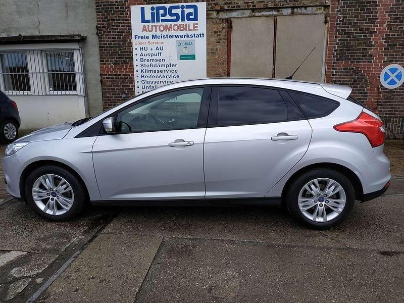 Gebraucht Ford Focus 125 PS (91 kW) 2011 Polarsilber Kleinwagen