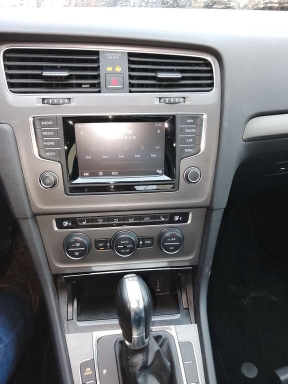 Gebraucht VW Golf VII Highline 122 PS (89 kW) 2015 Silber Limousine