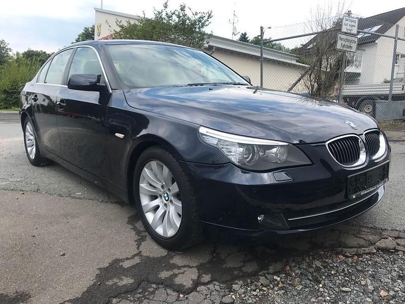 Gebraucht BMW 523 Exclusive 190 PS (139 kW) 2008 Blau Limousine