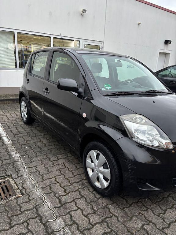Gebraucht Daihatsu Sirion 69 PS (50 kW) 2009 Schwarz Kleinwagen