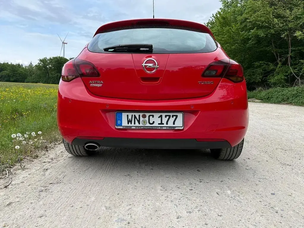 Gebraucht Opel Astra Sport 140 PS (102 kW) 2011 Rot Limousine