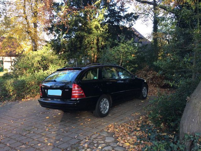Gebraucht Mercedes C180 194 PS (142 kW) 2002 Schwarz Kombi
