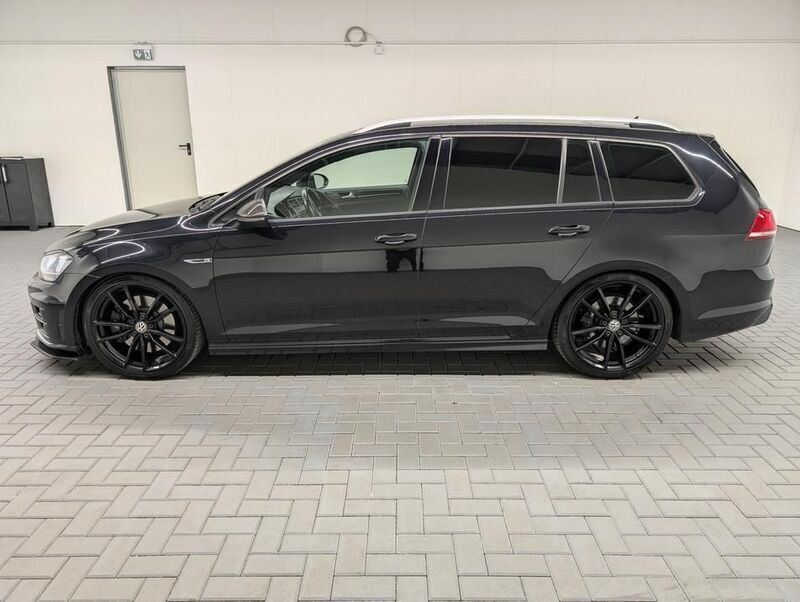 Gebraucht VW Golf VII R 300 PS (220 kW) 2016 Schwarz (tiefschwarzmet.) Kombi