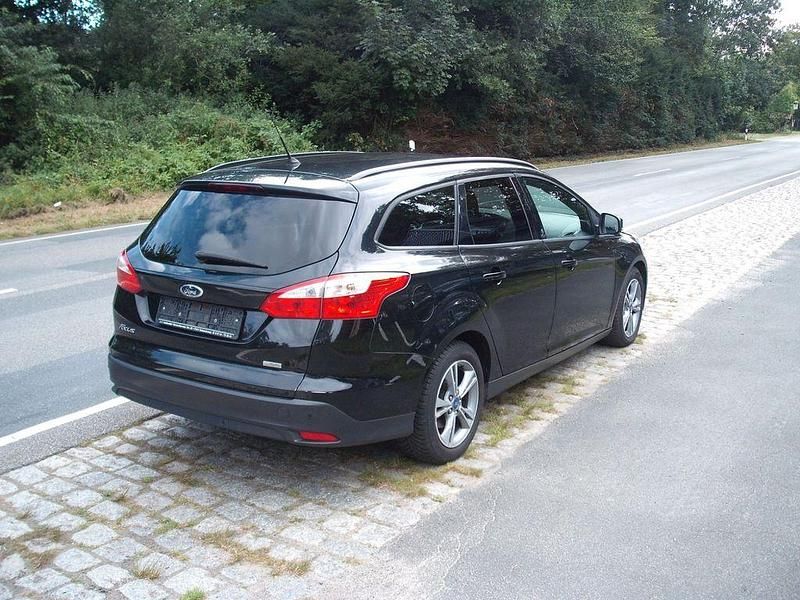 Gebraucht Ford Focus Trend 125 PS (91 kW) 2013 Schwarz Limousine