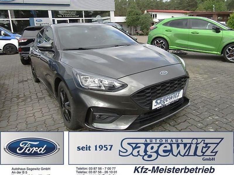 Grau Gebraucht 2020 Ford Focus ST-Line Limousine | 16.900 € (Fairer Preis) - Bild 1/4