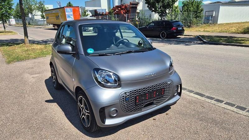 Grau Gebraucht 2023 Smart ForTwo Electric Drive Prime Cabrio | 16.065 € (Fairer Preis) - Bild 1/4