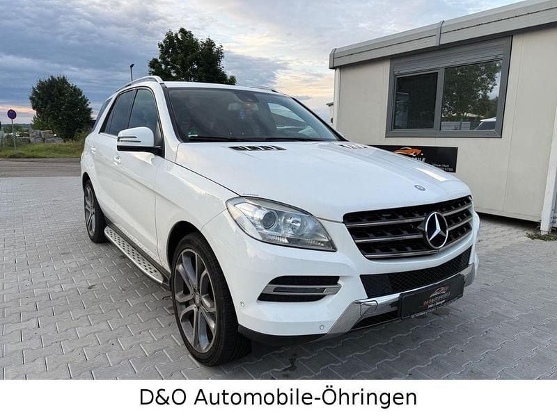 Weiß Gebraucht 2015 Mercedes ML350 Sport SUV | 15.490 € (Superpreis) - Bild 1/4
