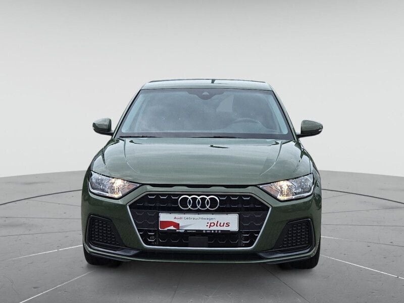 Distriktgrün metallic Gebraucht 2024 Audi A1 Sportback Advanced Plus Kleinwagen | 23.999 € (Superpreis) - Bild 1/4