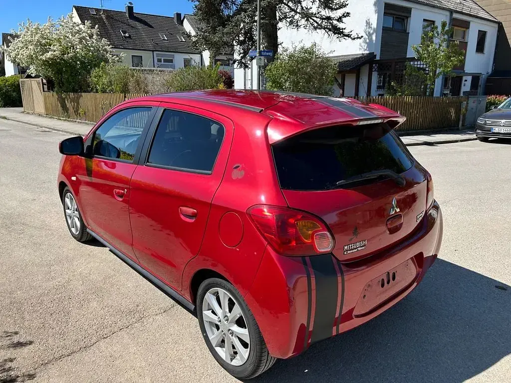 Gebraucht Mitsubishi Space Star 80 PS (58 kW) 2013 Rot Van / Kleinbus