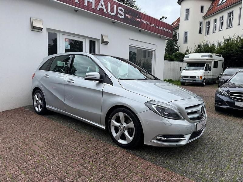Silber Gebraucht 2014 Mercedes B180 Urban Van / Kleinbus | 14.380 € (Fairer Preis) - Bild 1/4