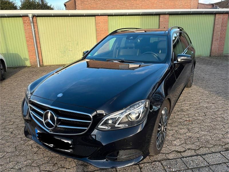 Schwarz Gebraucht 2016 Mercedes E220 Kombi | 16.900 € (Etwas zu teuer) - Bild 1/4