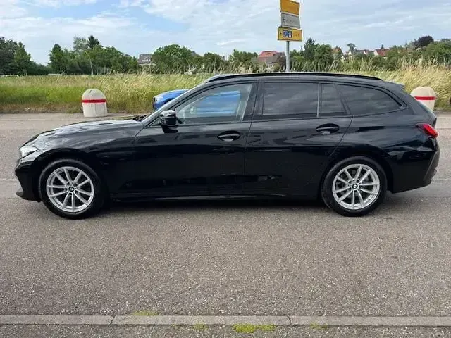 Gebraucht BMW 320 Advantage 190 PS (139 kW) 2022 Schwarz Kombi