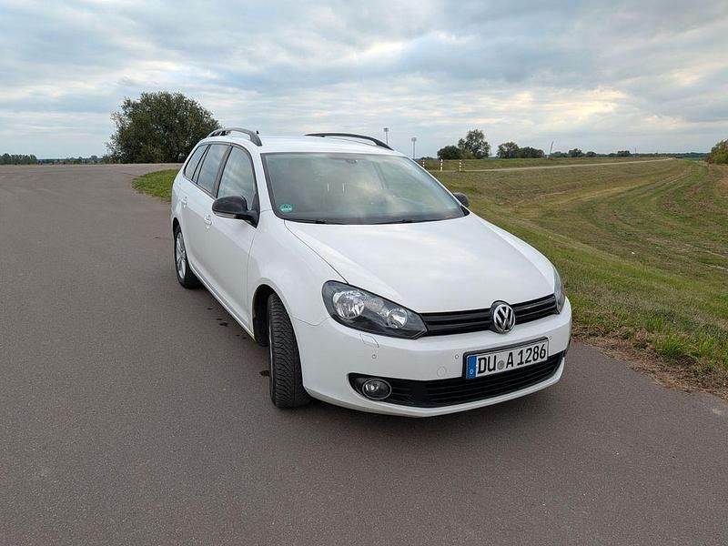 Weiß Gebraucht 2013 VW Golf VII Match Kombi | 4.600 € (Superpreis) - Bild 1/4