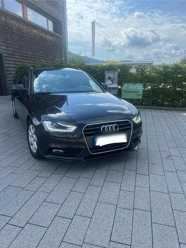 Grau Gebraucht 2012 Audi A4 Kombi | 8.990 € (Fairer Preis) - Bild 1/4