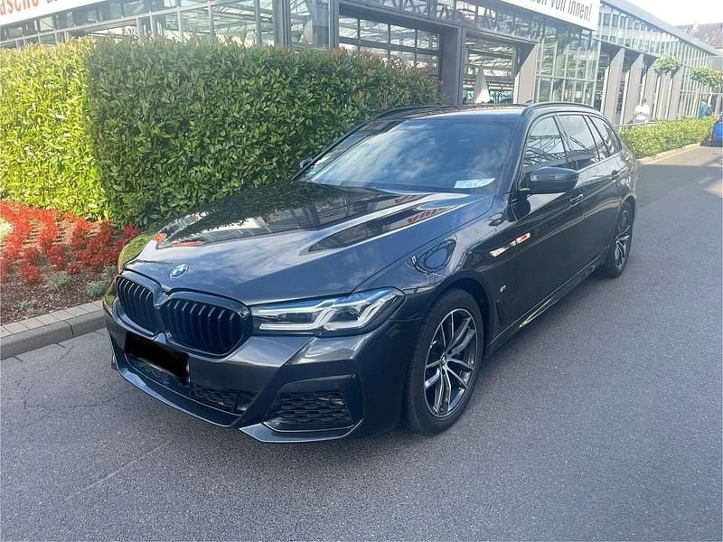 Grau Gebraucht 2021 BMW 530 M Sport Kombi | 30.900 € (Superpreis) - Bild 1/4
