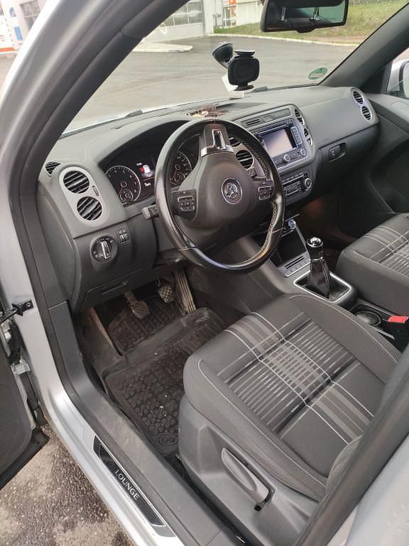 Gebraucht VW Tiguan LOUNGE 125 PS (91 kW) 2016 Silber SUV