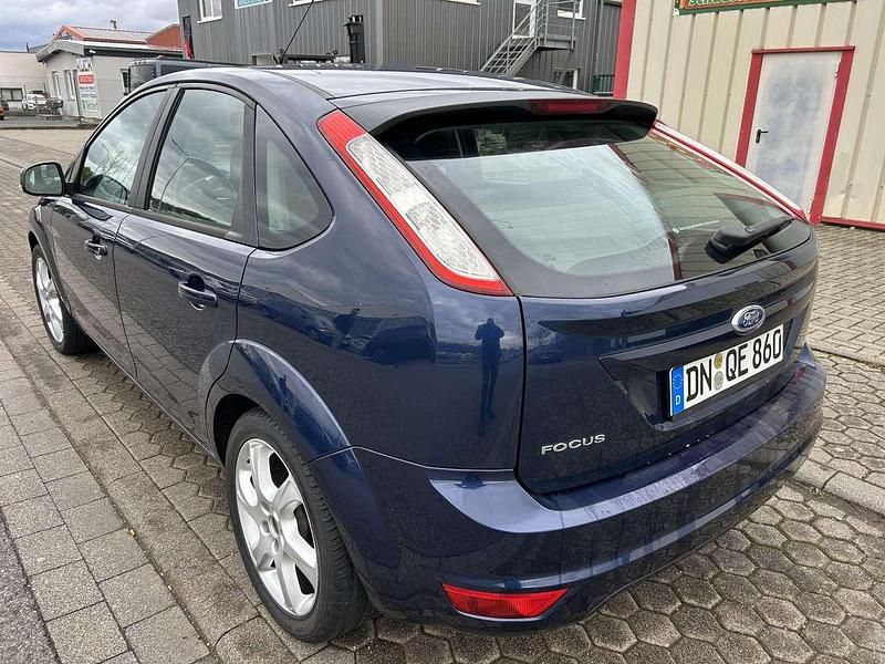 Gebraucht Ford Focus 101 PS (74 kW) 2010 Blau Limousine