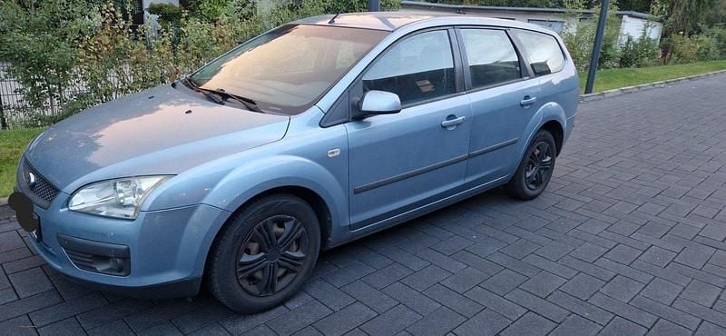 Blau Gebraucht 2006 Ford Focus Kombi | 2.800 € (Etwas zu teuer) - Bild 1/4