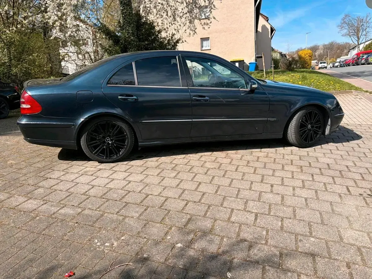 Gebraucht Mercedes E270 177 PS (130 kW) 2003 Andere farben Limousine