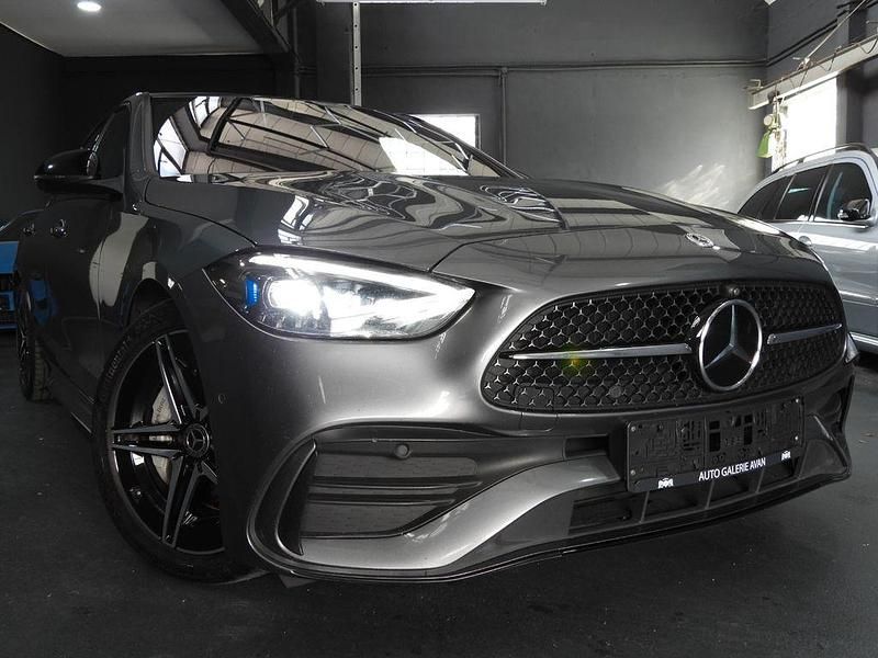 Grau Gebraucht 2022 Mercedes C220 AMG line Limousine | 36.500 € - Bild 1/4