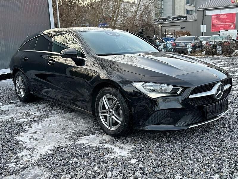 Gebraucht Mercedes CLA200 Shooting Brake 150 PS (110 kW) 2022 Schwarz Kombi