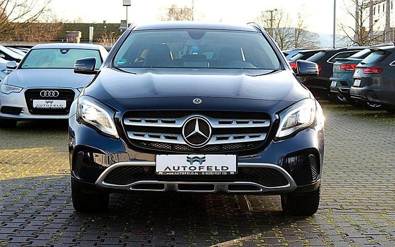 Gebraucht Mercedes GLA220 Urban 177 PS (130 kW) 2018 Blau SUV