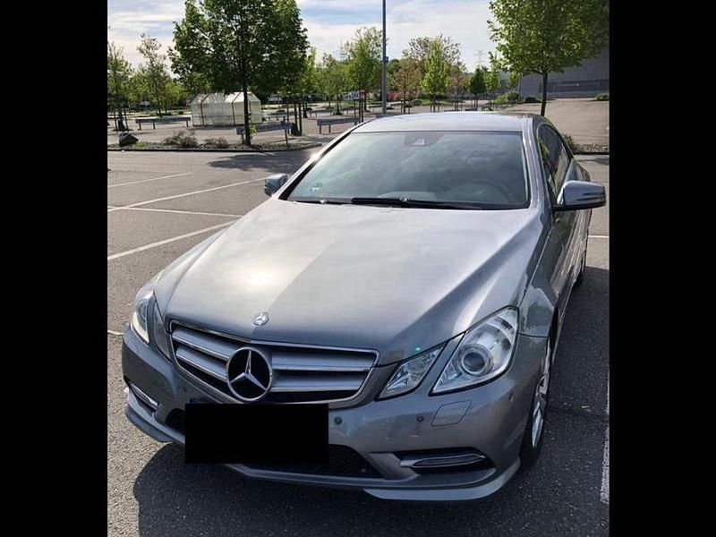 Grau Gebraucht 2013 Mercedes E220 Coupé | 11.000 € (Superpreis) - Bild 1/4