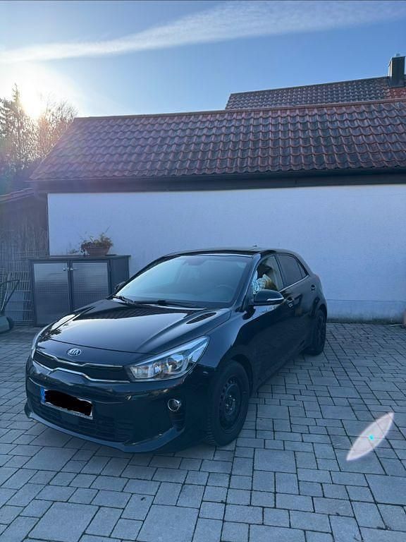 Gebraucht Kia Rio Platinum Edition 120 PS (88 kW) 2017 Schwarz Limousine