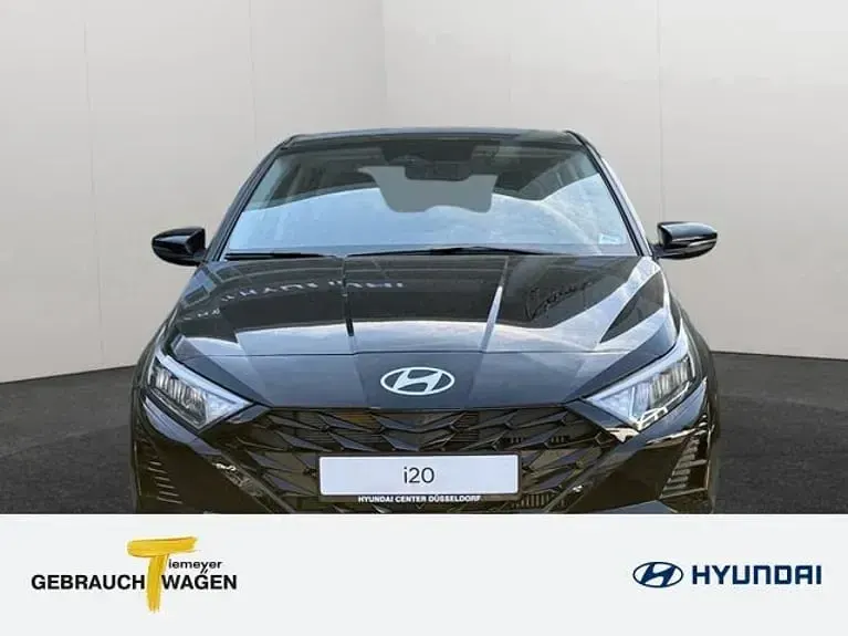 Gebraucht Hyundai i20 Trend 101 PS (74 kW) 2025 Phantom black / met Kleinwagen