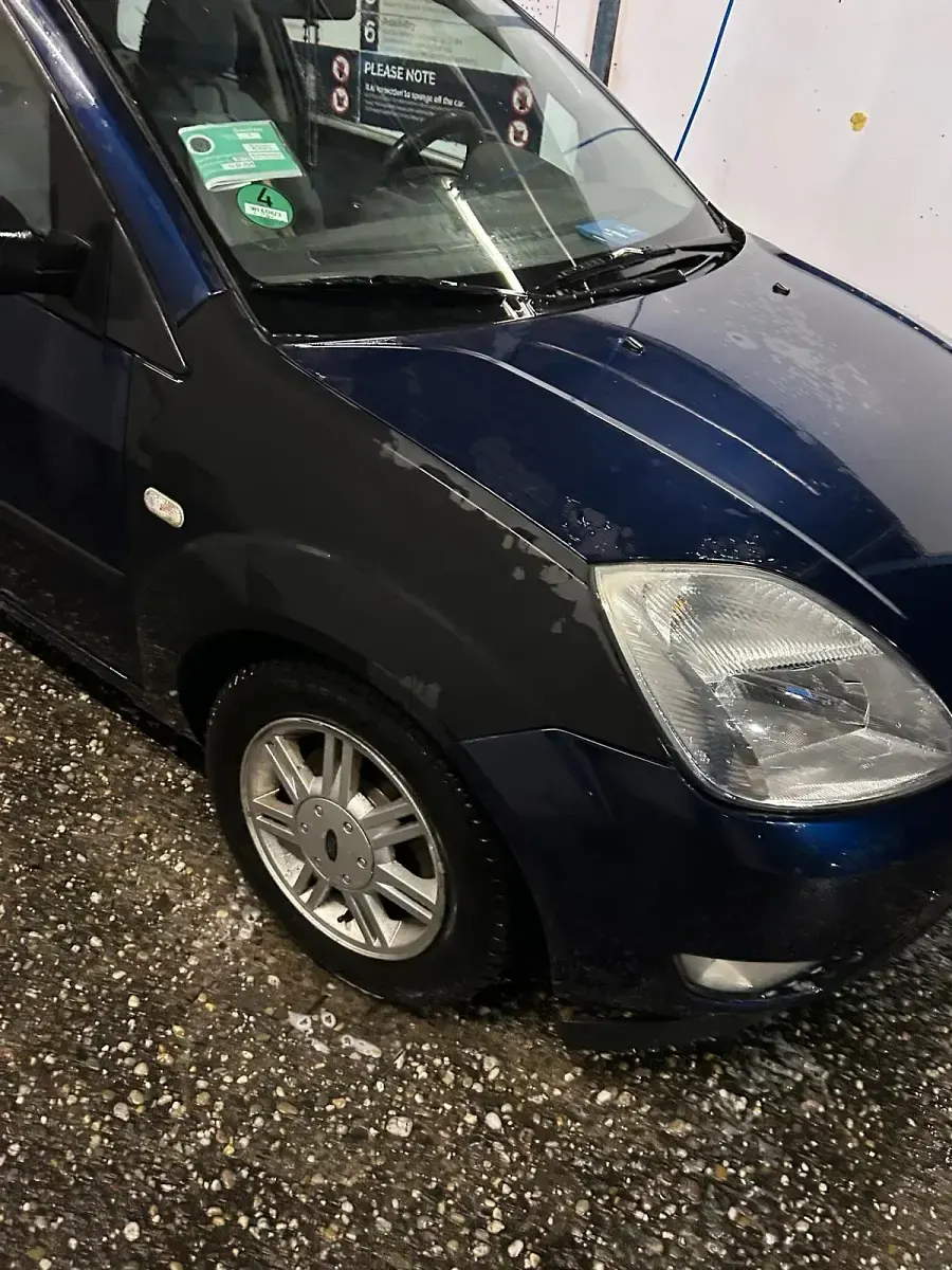 Używany Ford Fiesta 85 KM (62 kW) 2005 Niebieski Hatchback