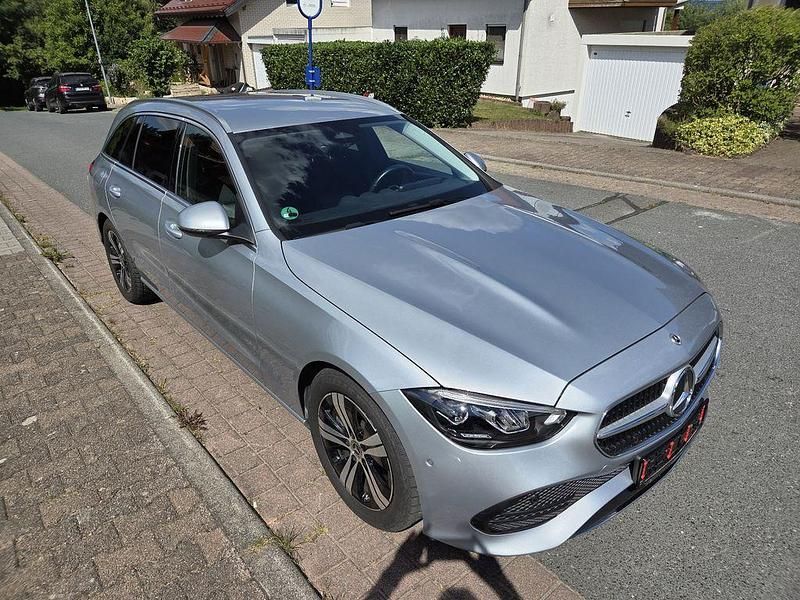 Silber Gebraucht 2023 Mercedes C220 Avantgarde Limousine | 32.190 € (Superpreis) - Bild 1/4