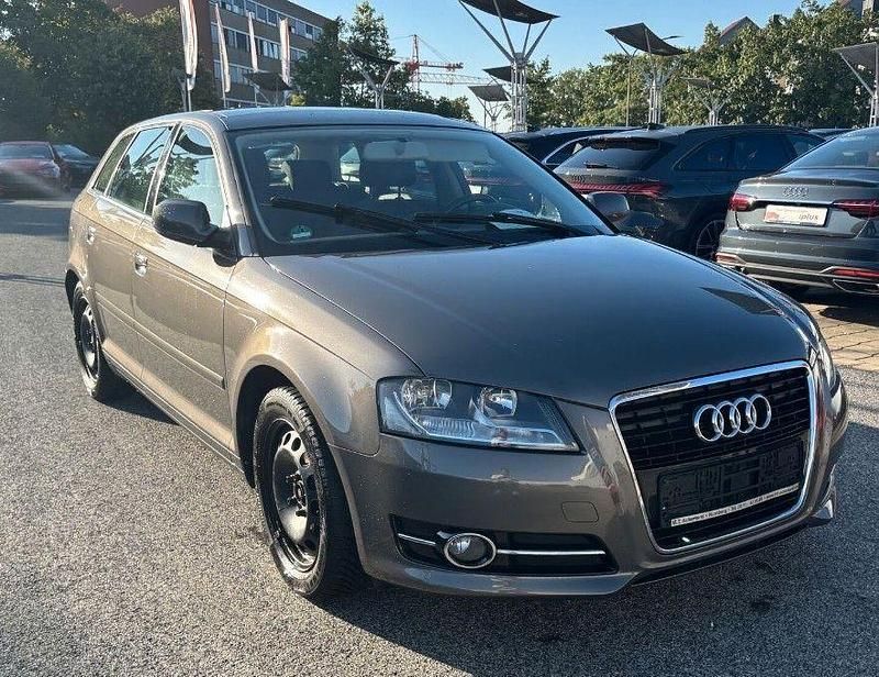 Grau Gebraucht 2012 Audi A3 Sportback Ambition Kleinwagen | 5.990 € (Etwas zu teuer) - Bild 1/4