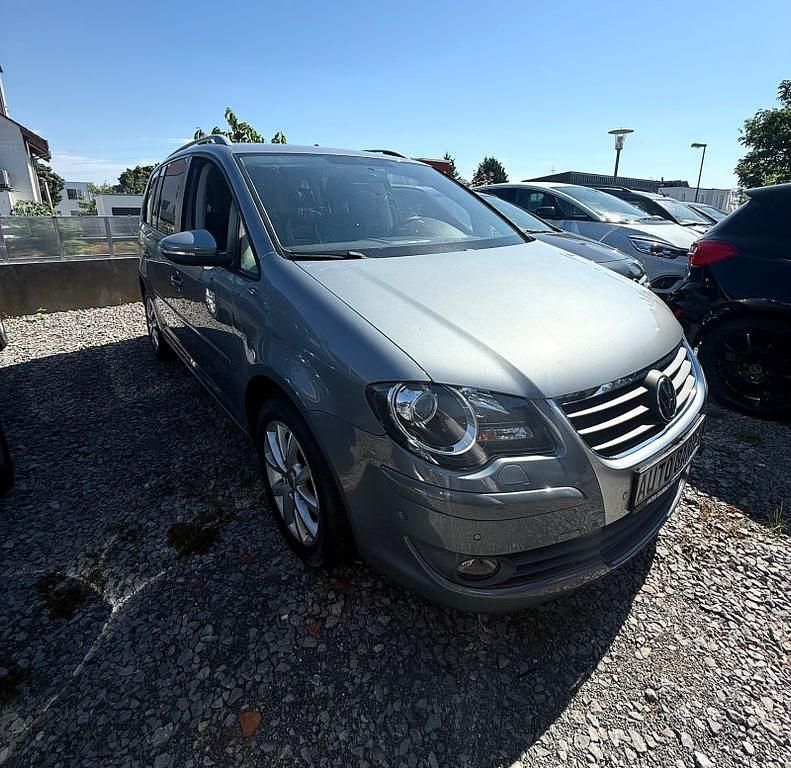 Grau Gebraucht 2009 VW Touran Freestyle Van / Kleinbus | 4.790 € (Fairer Preis) - Bild 1/4