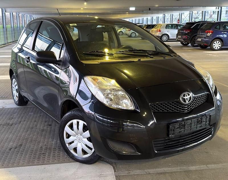 Gebraucht Toyota Yaris Basis 69 PS (50 kW) 2010 Schwarz Kleinwagen