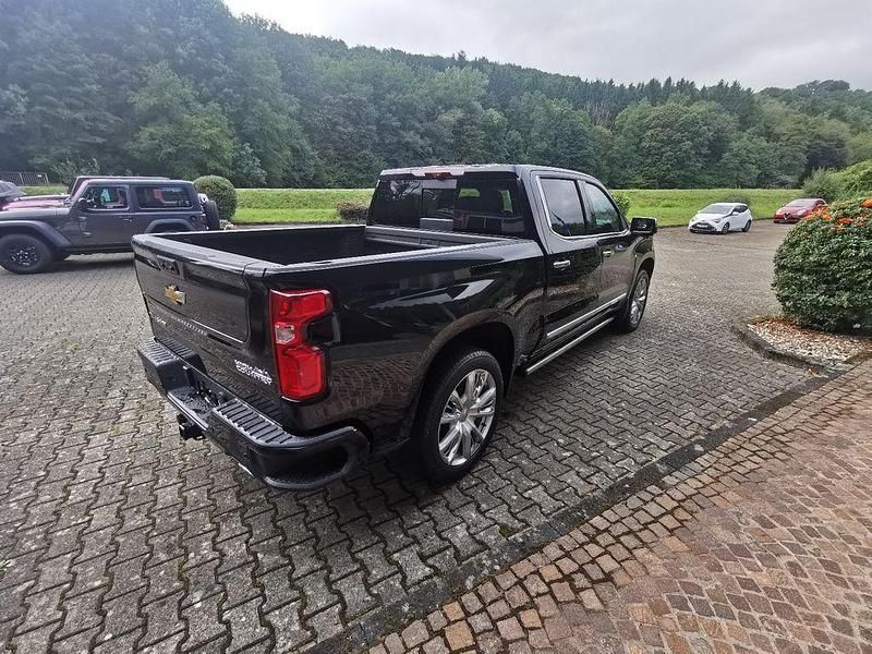 Neu Chevrolet Silverado 426 PS (313 kW) 2025 Schwarz SUV