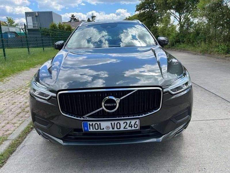 Pine grey / metallic Gebraucht 2018 Volvo XC60 Momentum SUV | 30.980 € (Teuer) - Bild 1/4