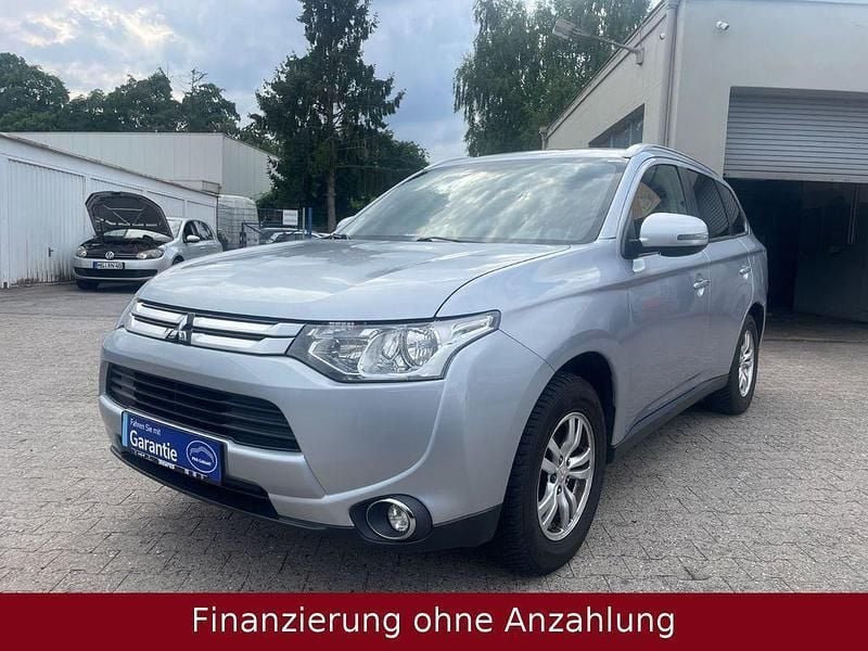 Silber Gebraucht 2015 Mitsubishi Outlander Invite SUV | 10.900 € (Fairer Preis) - Bild 1/4