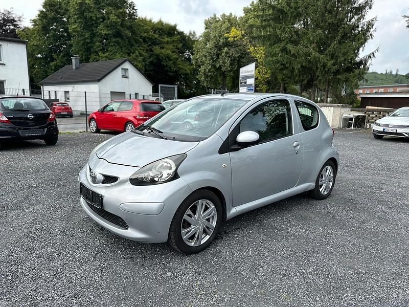 Silber Gebraucht 2008 Toyota Aygo Kleinwagen | 1.499 € (Etwas zu teuer) - Bild 1/4