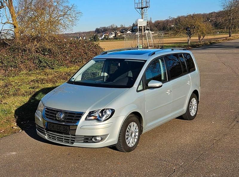 Silber Gebraucht 2009 VW Touran Trendline Van / Kleinbus | 4.850 € (Fairer Preis) - Bild 1/4
