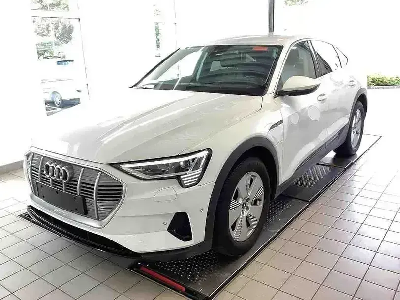 Second-hand Audi e-tron Sportback Ambiente 230 kW (313 CP) 2021 Alb SUV
