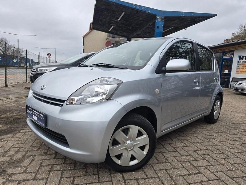 Gebraucht Daihatsu Sirion 69 PS (50 kW) 2007 Silber Kleinwagen