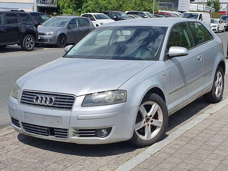 Silber Gebraucht 2004 Audi A3 Ambition Limousine | 999 € (Superpreis) - Bild 1/4