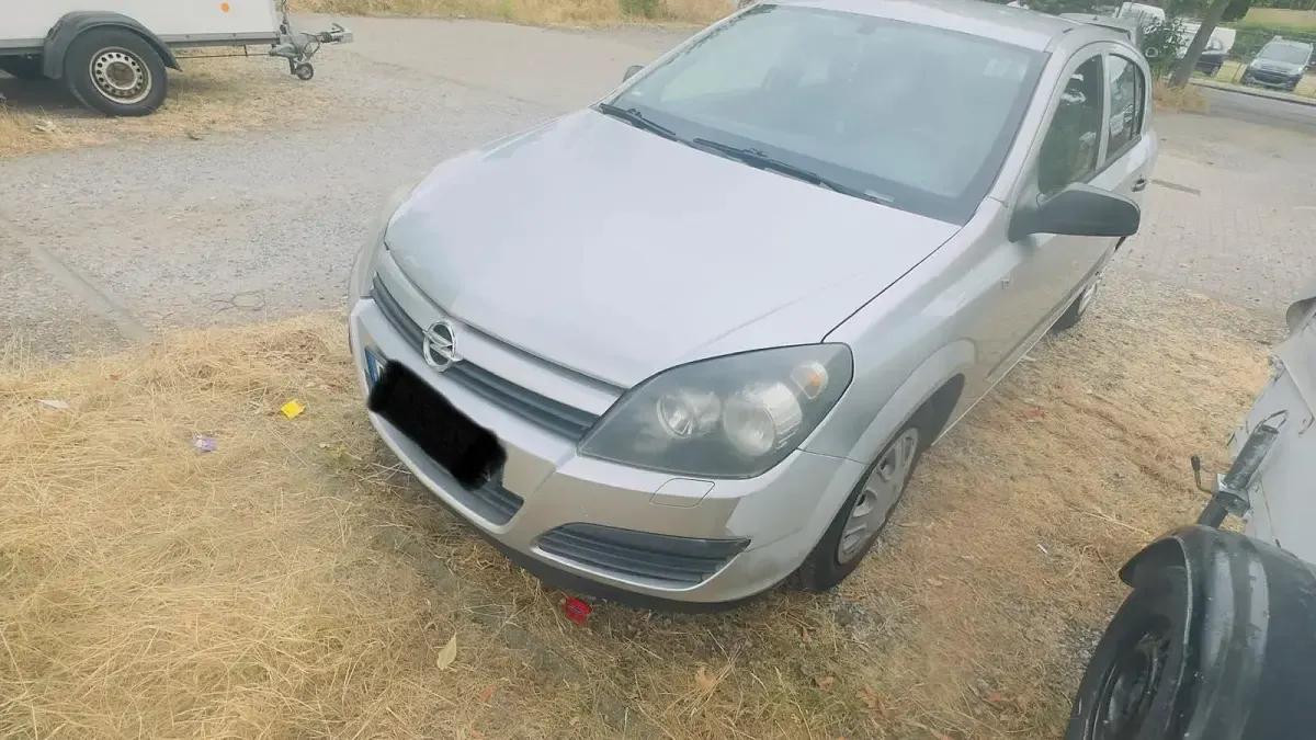 Gebraucht Opel Astra 75 PS (55 kW) 2009 Silber Kleinwagen