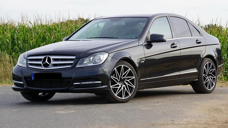 Andere farben Gebraucht 2012 Mercedes C180 Limousine | 13.000 € - Bild 1/4