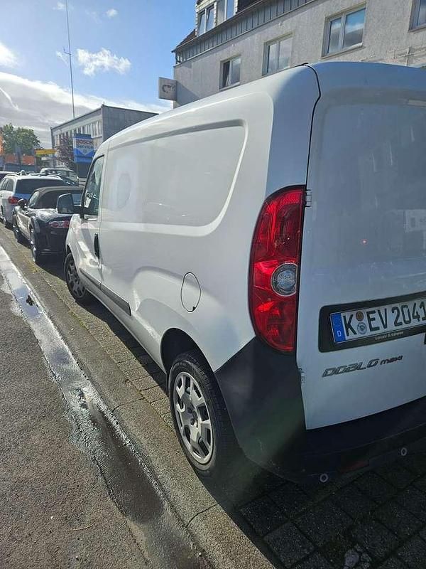 Weiß Gebraucht 2021 Fiat Doblò Van / Kleinbus | 13.350 € (Fairer Preis) - Bild 1/4